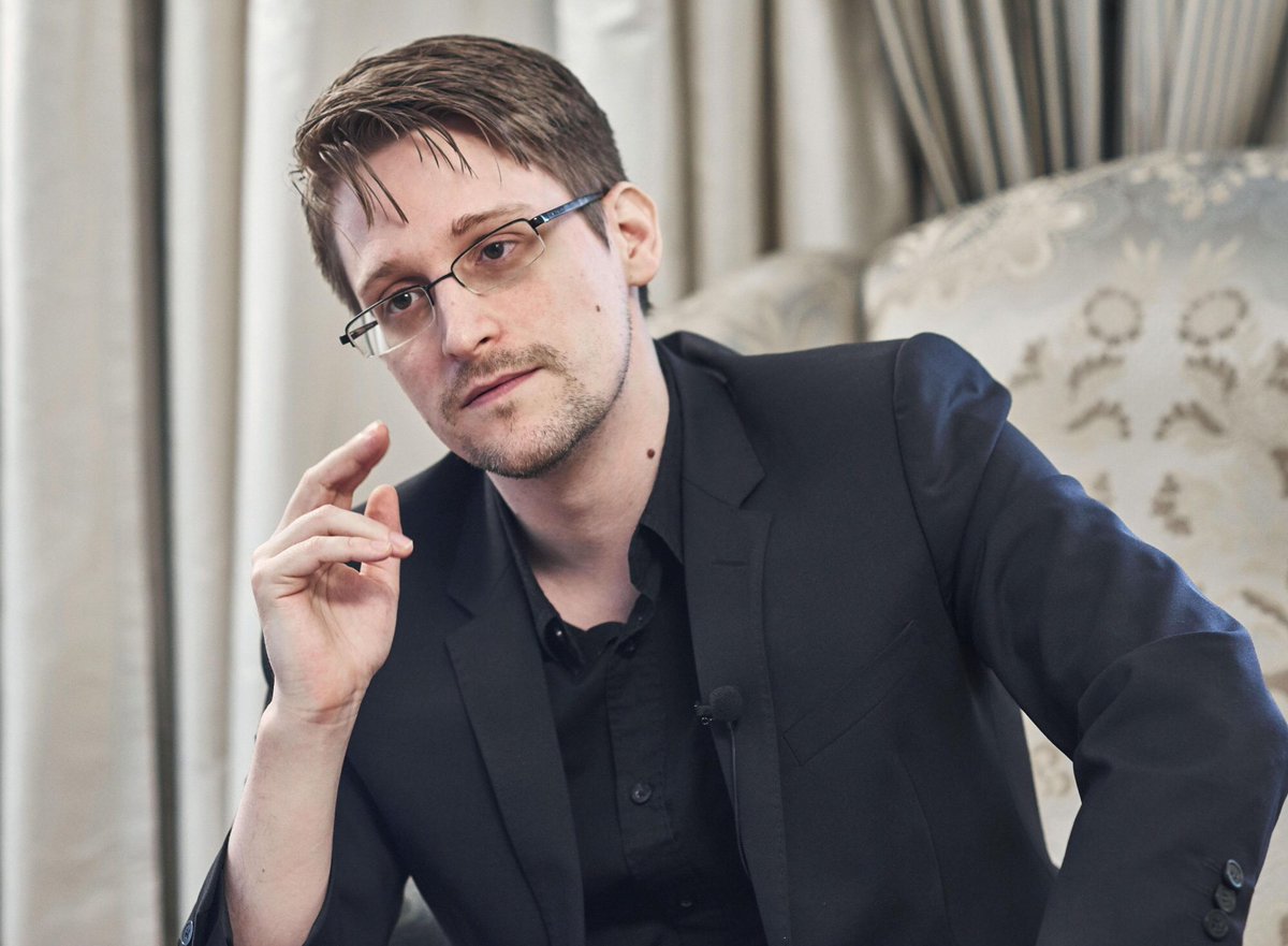 xjazli's tweet photo. Siapa “Edward Snowden” ? Apa kena mengena dengan cyberthreat di Malaysia dan apa yang dia dah buat sampai lari dari US ? 

Begin thread : https://t.co/TIN9qIiBed