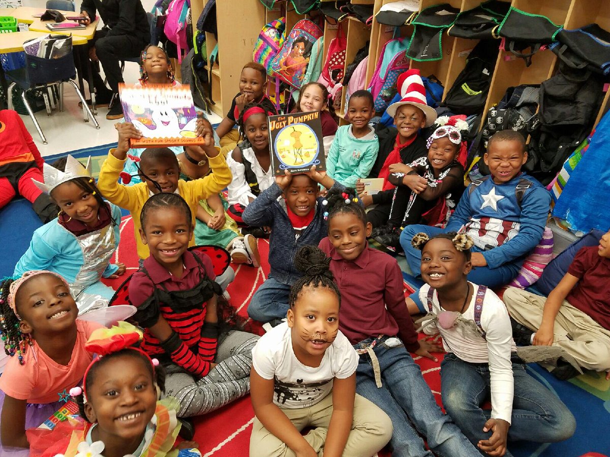 FriendshipPCS's tweet photo. At Friendship Southeast Ms. Newkirk and Ms. Van Pelt are dressed up and ready to share a couple great stories! #FPCSExcel #BookOWeen π https://t.co/szMS8rz1T3