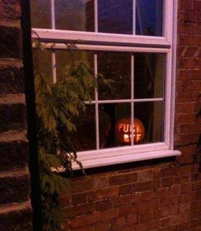 BeWarmers's tweet photo. "My neighbour is really excited for Halloween"

#Halloween #HappyHalloween https://t.co/fsnhS64ij0