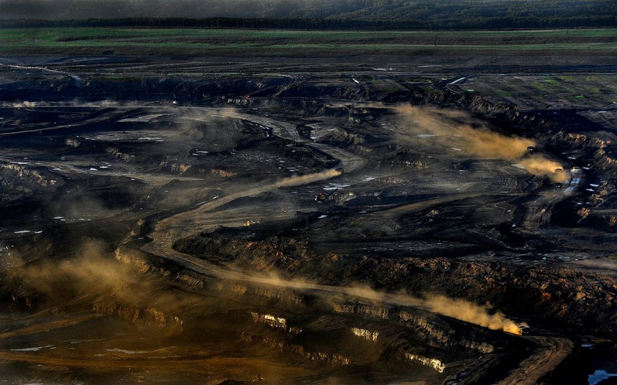 MikeHudema's tweet photo. .@Greenpeace report warns of risks to banks betting on #tarsands pipelines https://t.co/xt4geSeMeZ #cdnpoli #bcpoli #climate #divesttheglobe https://t.co/BiiguZgDfE