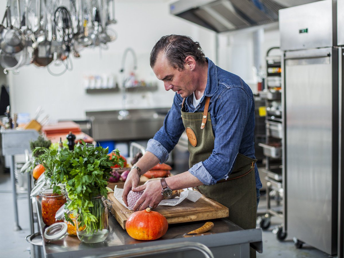 BeSpaced's tweet photo. Homestory: Der angesagteste Koch Michael Uhlemann im Interview mit BESPACED https://t.co/H4xmY7nWoQ … … #homestory #NRW #finedining #Event https://t.co/z2dCx9SLlS