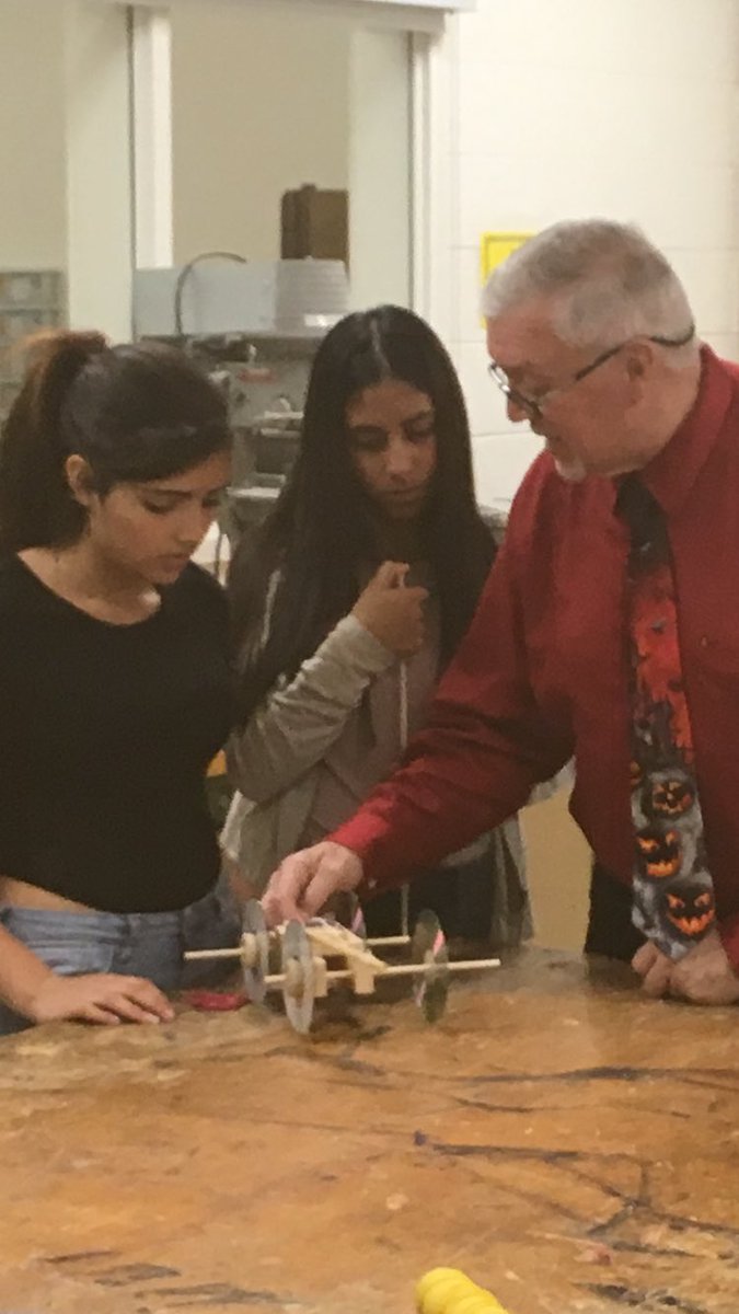 basdjacksilva's tweet photo. Making future engineers at @BASDBroughalCS. #BASDstem https://t.co/DW1ld49EZf