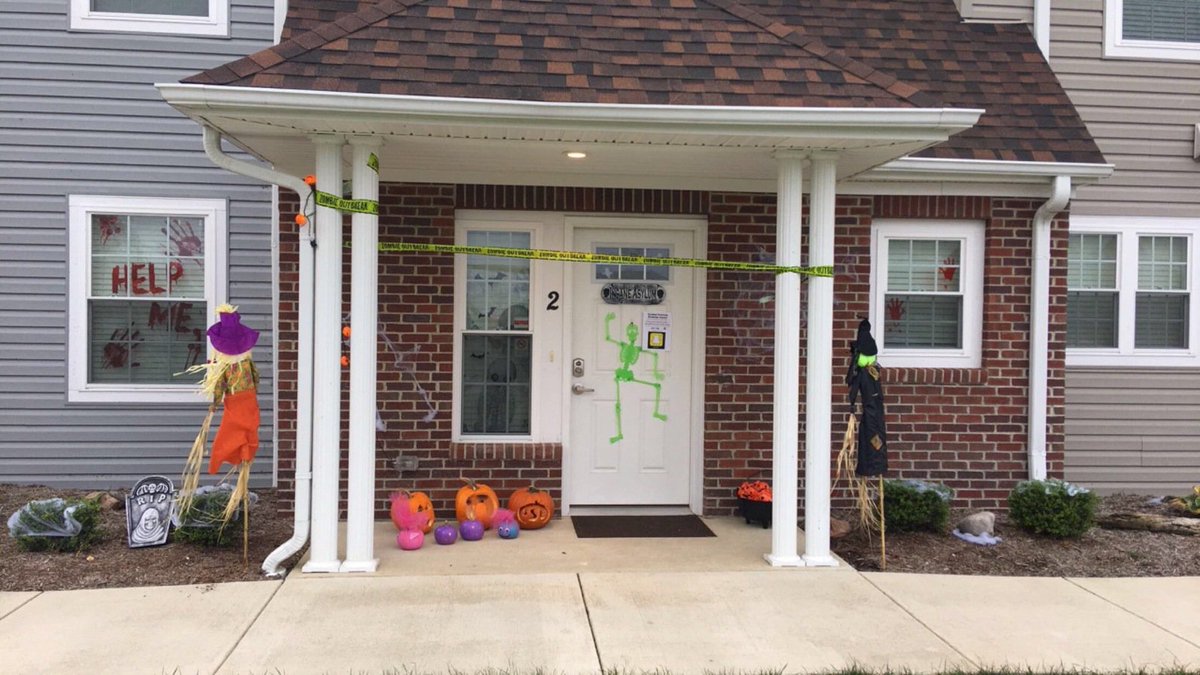 Mainstreetpiqua's tweet photo. @wsulc_reslife East Villa 2 dressed for Halloween https://t.co/488HJN5xyt