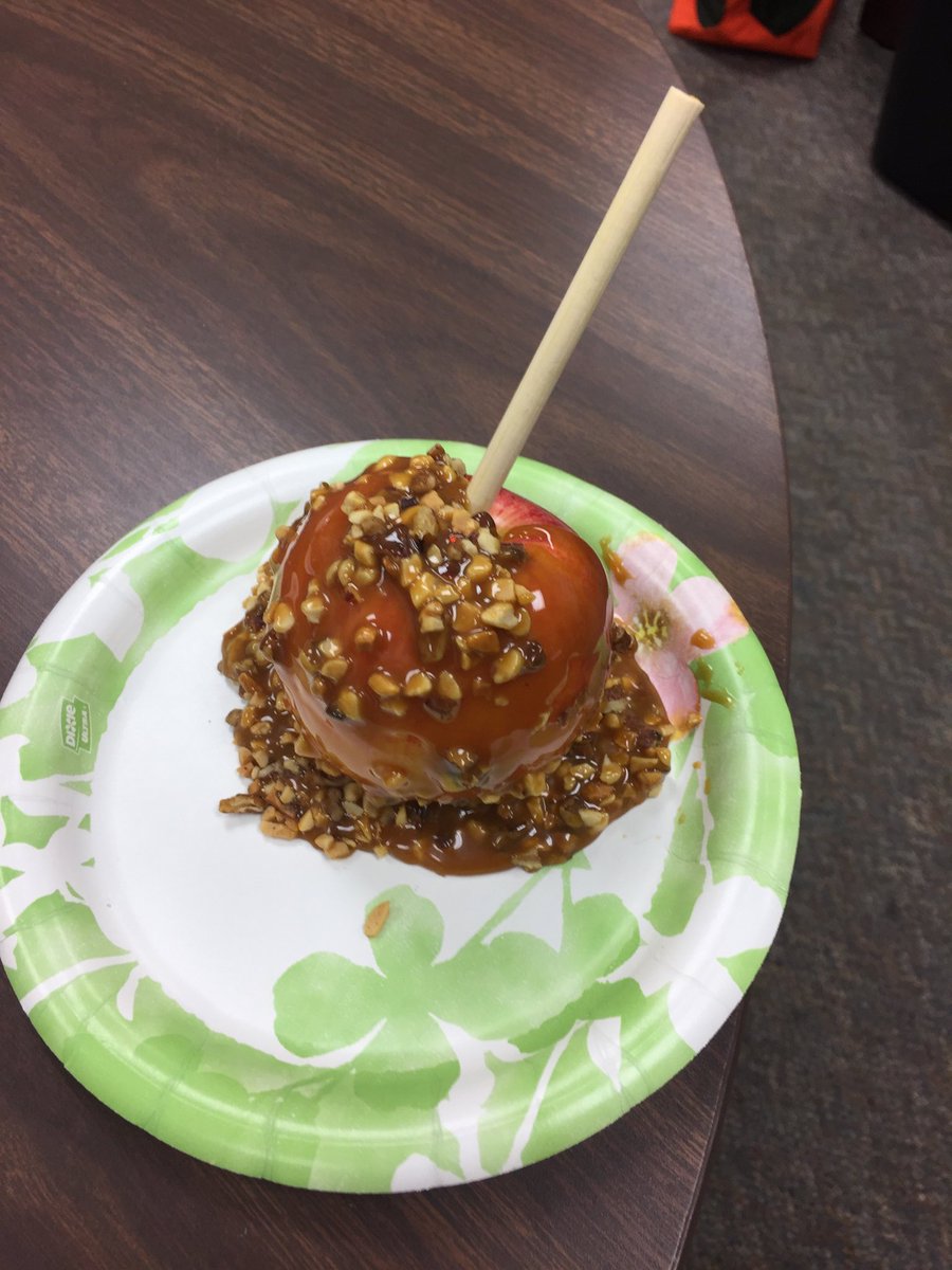 mrsrmateer's tweet photo. Thank you math department!!!  Yum!!! @PrincipalPaz @ArispeTeach @MissZaranti https://t.co/tBHHjxEEe3