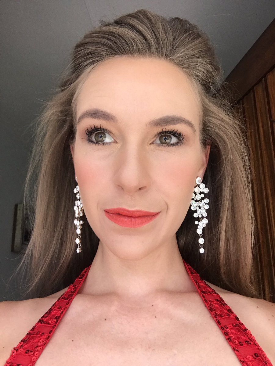 amoremeyer1's tweet photo. My skin = Sleep, drink water, &amp; @SkinBodyRenewal. 

#clickedonskin #SnapSkin #SkinRenewalSA  #tammytaylormrssa @TammyTaylorSA @MrsSAPageant https://t.co/uFDCqz5C84