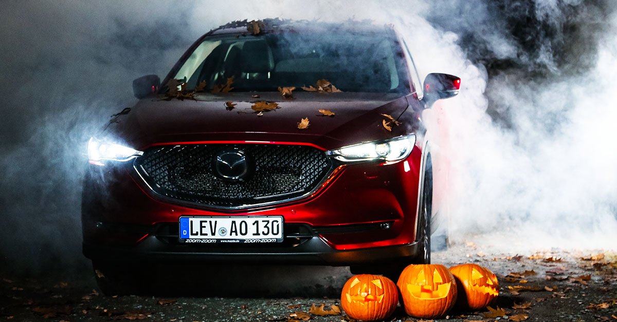 MazdaFrance's tweet photo. Grâce à ses phares LED adaptatifs le Mazda #CX5 s’adapte à votre environnement, même les plus sombres. #DriveTogether #Halloween https://t.co/hk3iOxg0o0