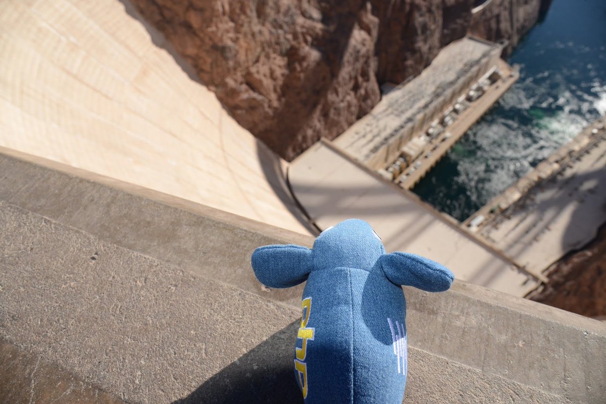 GelePHPant's tweet image. Looks like my new buddy the #501elephpant had an awesome time after #ZendCon2017!