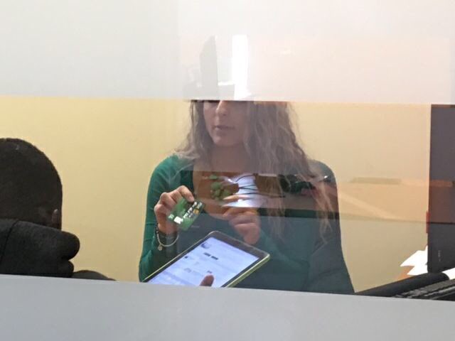 sophia_ali_333's tweet photo. Donna getting another client set up! #gettingdigiwithit #nanananana #gettingdigiwithit #ImDigitalReady @MarianNishan @GerardDinneen https://t.co/aa3cqXYth7