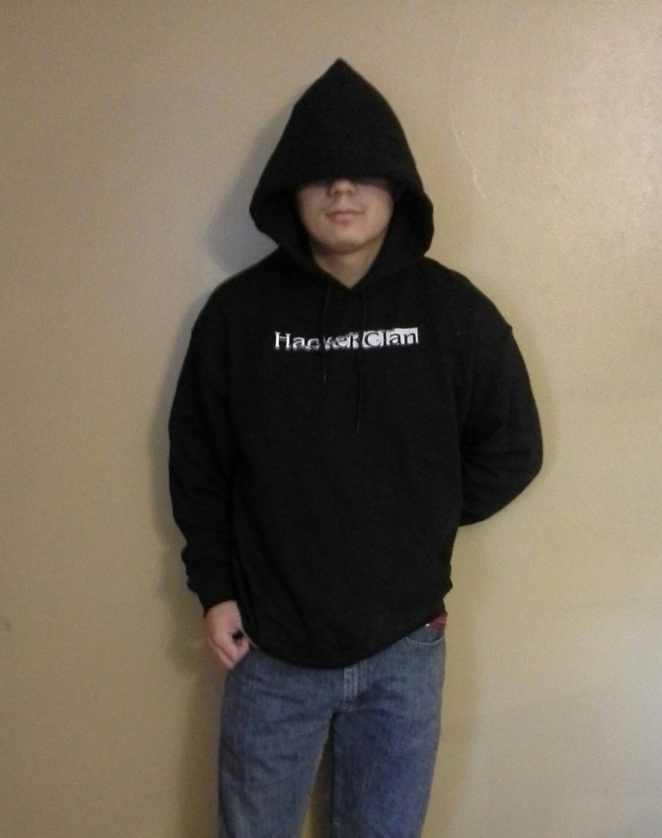 ocampolatino's tweet photo. @KyleMcCarley got my #hackerclan hoodie a few days ago. I'm loving it, and it is warm. Glory to mankind! https://t.co/RufR9Vmynx