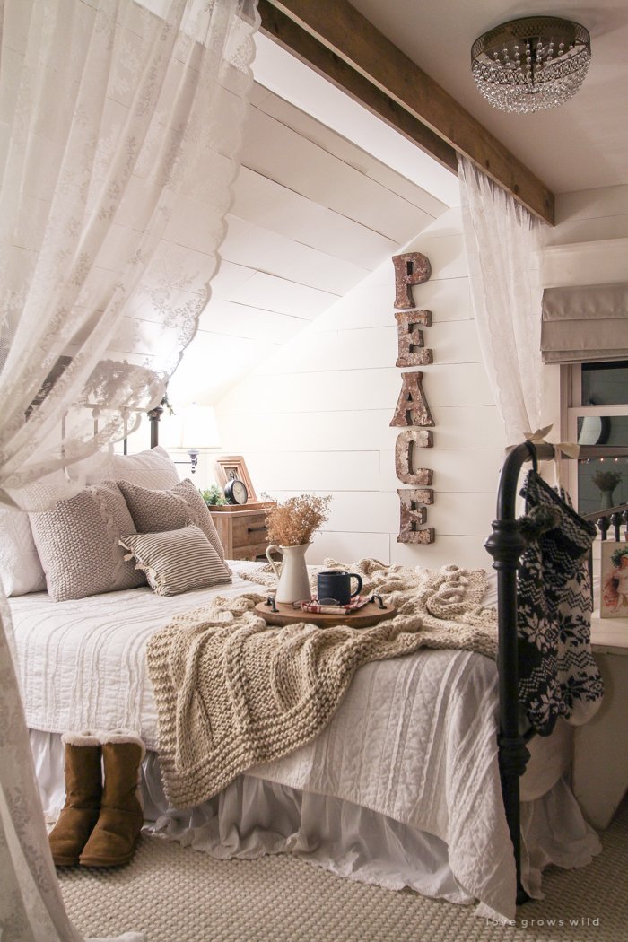 MiskasWood's tweet photo. Don't you just want to dive right in? #shiplap #rustic https://t.co/cfi0pMeKtm https://t.co/GuWgTwUuhd