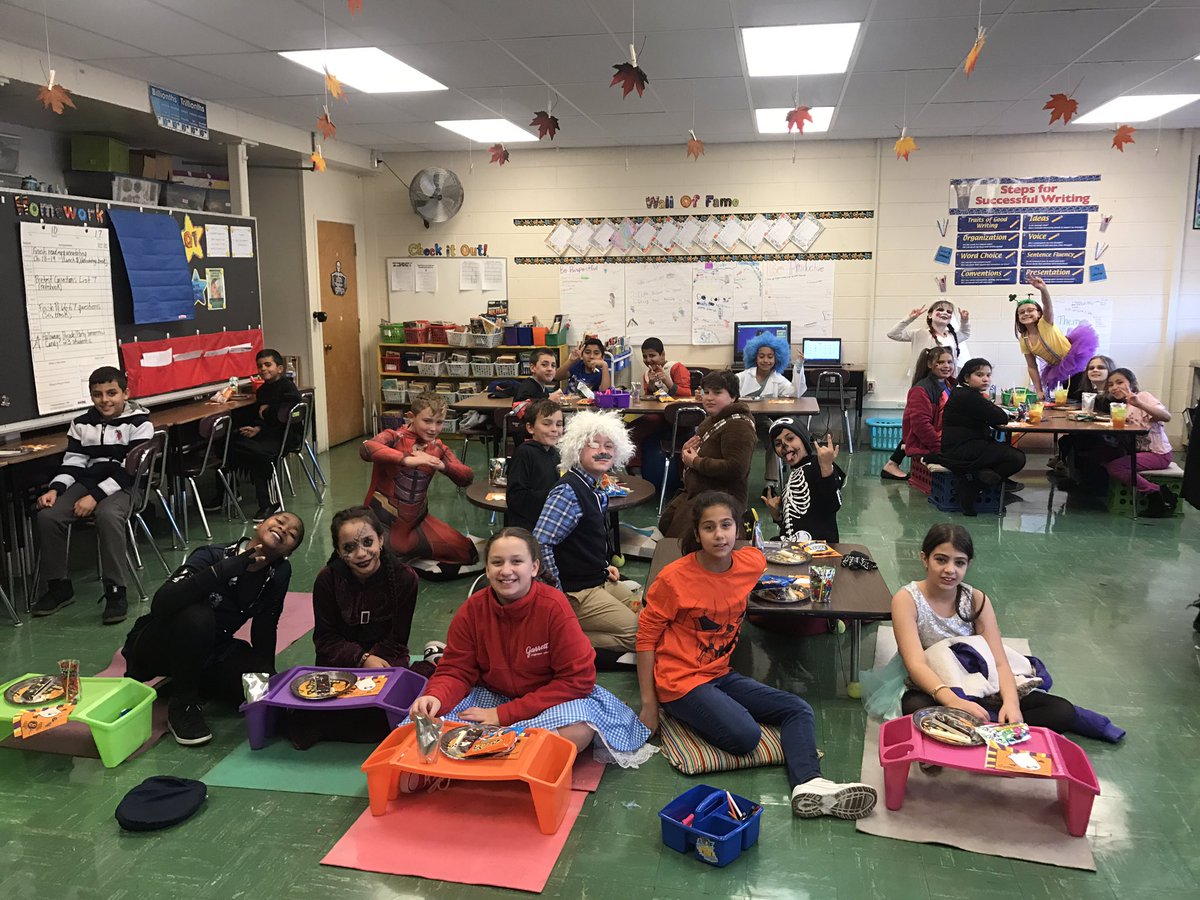 MrsCoreyBV's tweet photo. Happy Halloween from BV Room 24!!! #bvroom24 #bvpride #d109pride https://t.co/1lf4dFhv5O