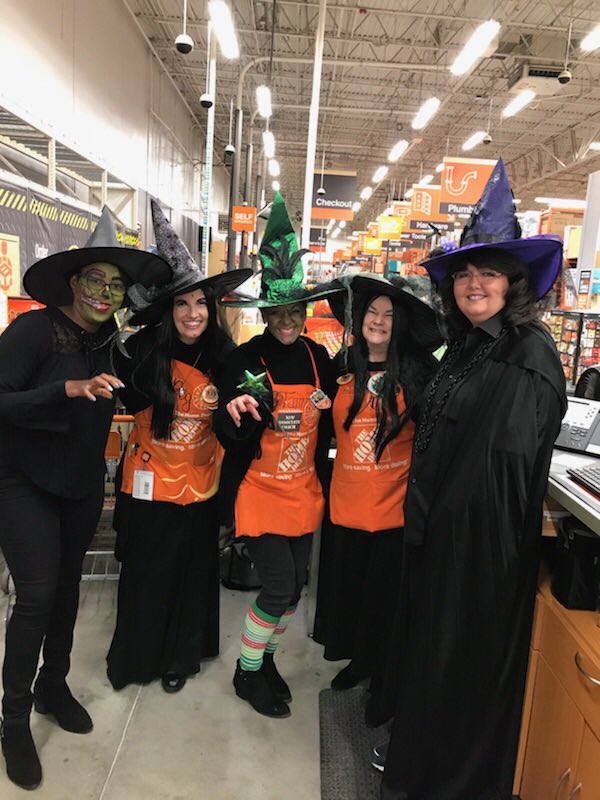 hrjohnson13's tweet photo. Witches of the Service Desk! https://t.co/vBVRLGfPj5