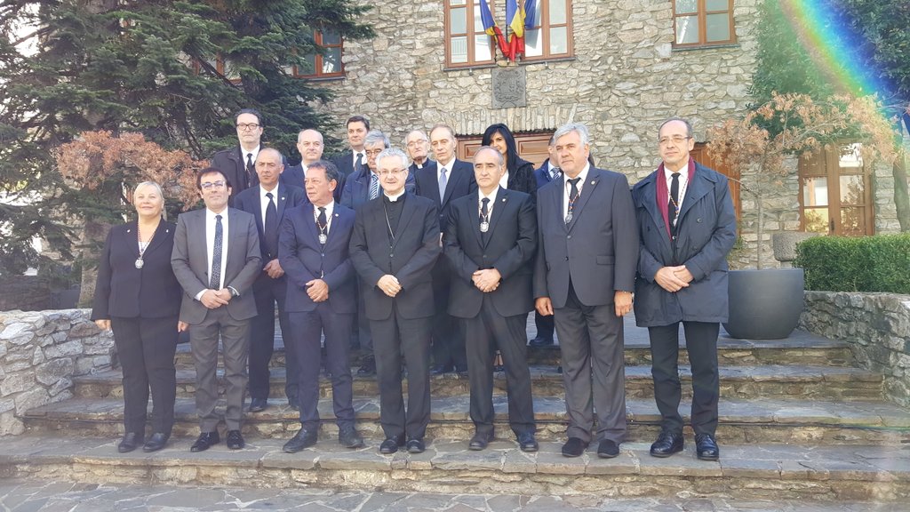 BisbatUrgell's tweet photo. #MonsVives a la corporació laurediana en la Visita Pastoral: "us animo a continuar servint Andorra amb esperit de comunitat" https://t.co/fuHt2eZosx