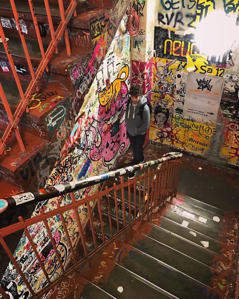 TeaPowered's tweet photo. Berlin has a lot of personalities. This one is ‘F U I have marker pens.’
#hackeschehöfe #hackeshermarkt #berlingru… https://t.co/GcmLn7EA5x https://t.co/BqFEdvAPeM