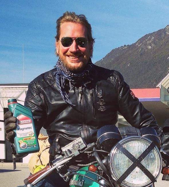 Schneit1's tweet photo. Mim Öl nich sparsam sein!

#caferacer
#z650
#rocker
#lifeinleathers
#chsrltombike
#shedbuilt
#ridehardandtravelgentle https://t.co/JvOPKxjsKX