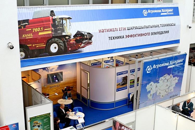 gomselmash's tweet photo. Спрос на комбайны #ESSIL растёт на #KAZAGRO-2017. Читайте подробнее на нашем сайте https://t.co/TNdiRoG5tO https://t.co/W9Y3lATMlm