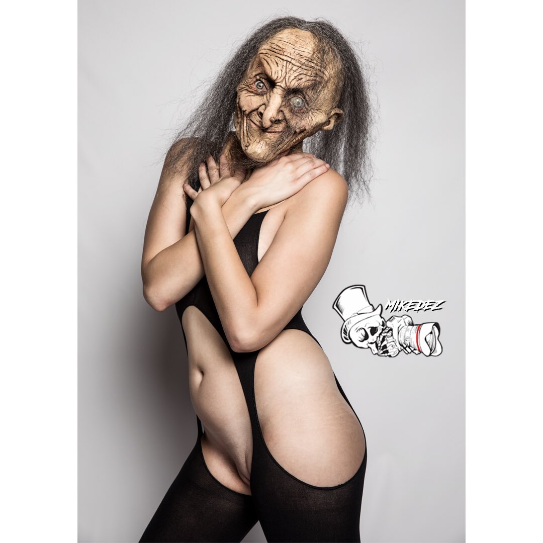 Mikedez714's tweet photo. Trick or Treat 
#Halloween https://t.co/xkZQ4joZMS