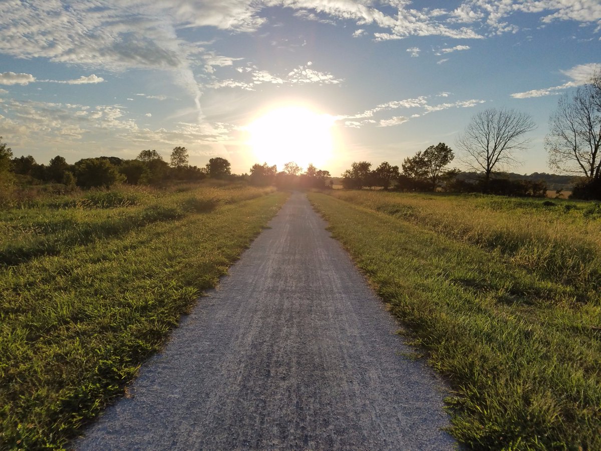 Some great riding happens in the fall here in the Midwest! <a href="/RudyProjectNA/">RudyProjectNA</a> #ChaseAdventure #beswift <a href="/swiftwick/">Swiftwick</a> prologueracing.com/fall-riding-he…