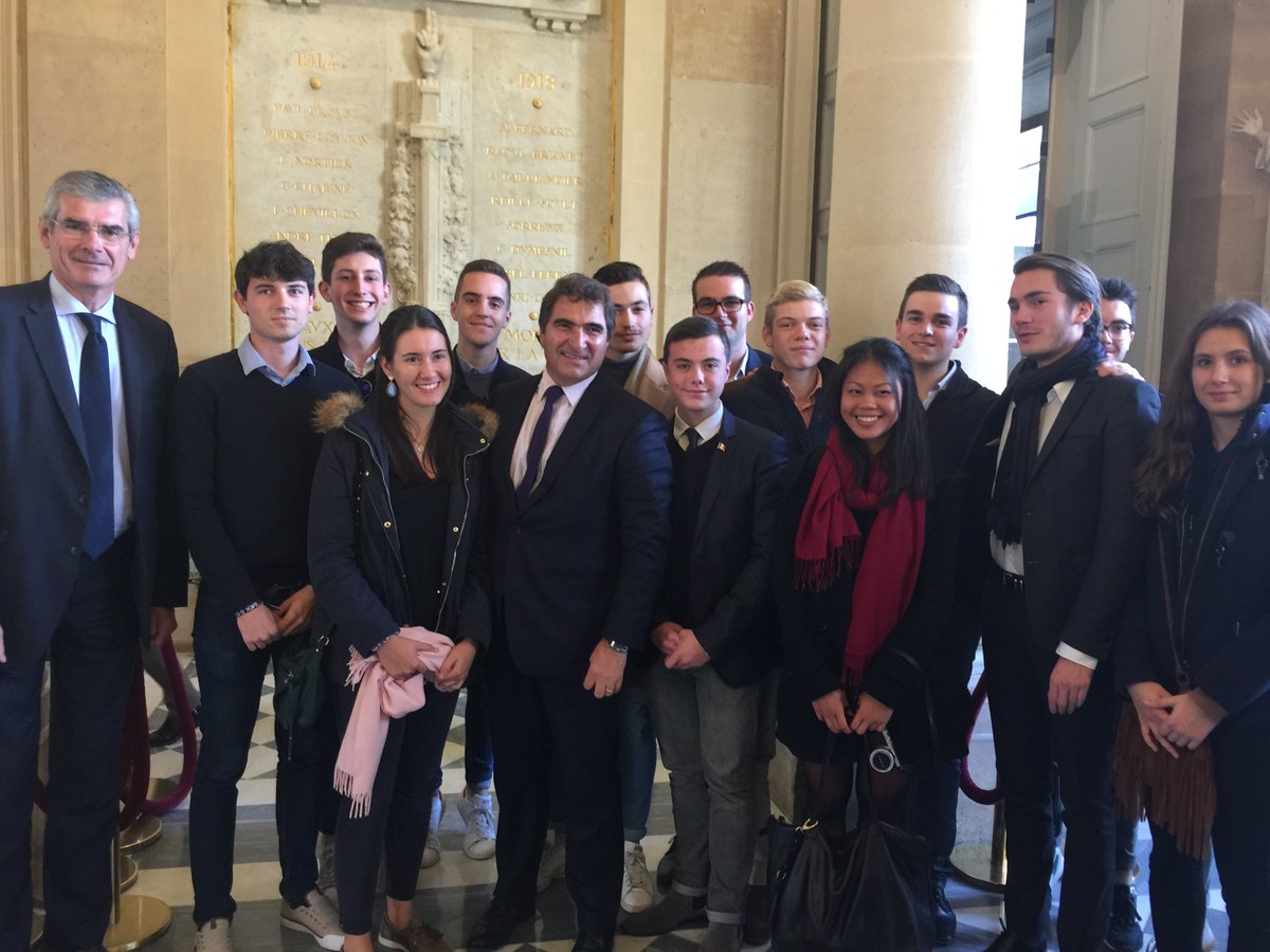 JCTaugourdeau's tweet photo. Ravi d'avoir accueilli les @jeunesrep49 et les @Republicains_49 à l' @AssembleeNat aujourd'hui. Une belle délégation dynamique et motivée. Bon retour à eux. #DirectAN https://t.co/yCcfCVWXP1