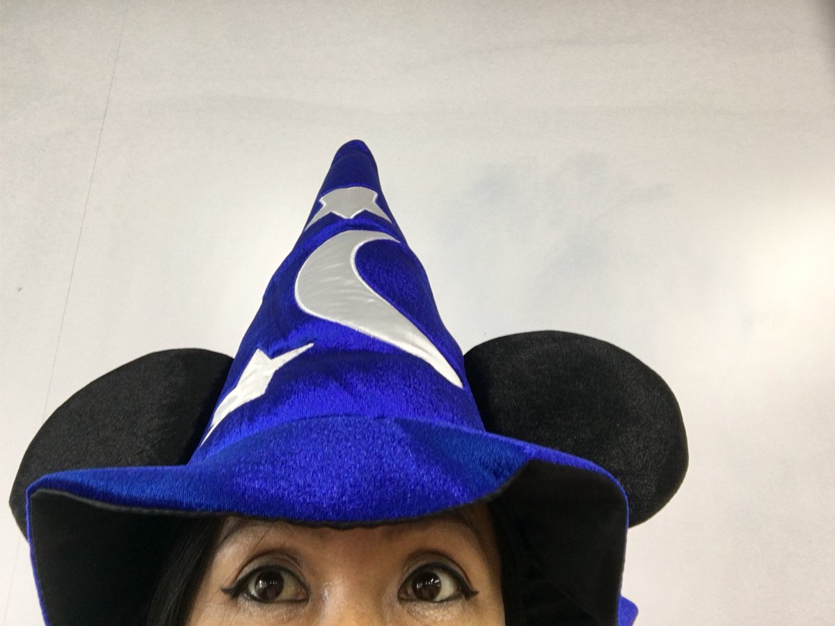 hikaruhie's tweet photo. 今日の授業のドレスコードは「なりたい自分」

学生のみんなの選んできた服装もそれぞれ感慨深くて、感動しちゃった。

#happyhalloween #wannabe #fantasia #MickeyMouse #makemiracles https://t.co/hyH8d99RRH
