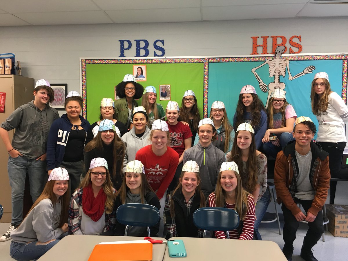 jdaub1021's tweet photo. Wearing our thinking caps in HBS today! #braincaps #fortproud #sciencecostumes #pbl #goals #fortrespect https://t.co/P0XdfgiK44