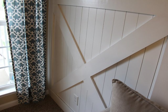 MiskasWood's tweet photo. #barndoor wainscoting is a charming way to add real farmhouse charm to your home. https://t.co/gQFDZdlVbj https://t.co/TE8gkMplhi