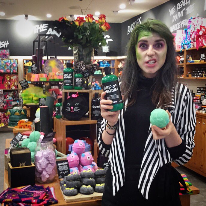 Our #LordofMisrule shower cream and bath bomb will delight your beloved monsters this #Halloween! 🎃👻👀
#Samhain #LushHalloween #LushInverness