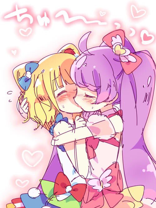 別に言うほどレズ好きじゃないのにマギレコのせいでレズの様々な良さに目覚めてしまった。とはいえ私こんな名前ですし左が6年前の私が描いた絵で右は去年の落書きなんですけども。 