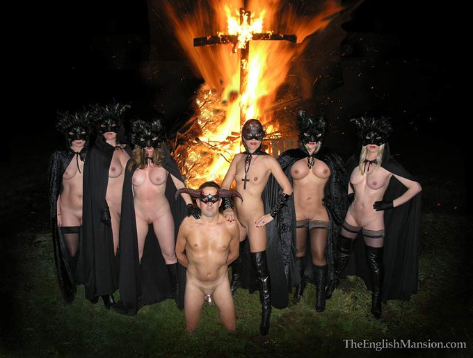 Remembering all the fun I had filming @EnglishMansion. :-) https://t.co/ySomgFPSho<a class="tags" target="_blank" title="On Twitter" href="/?out=eyJ0eXAiOiJKV1QiLCJhbGciOiJIUzUxMiJ9.eyJpYXQiOjE3MjA5NzIzODEsImlzcyI6InR3cG9ybnN0YXJzLmNvbSIsIm5iZiI6MTcyMDk3MjM4MSwiZXhwIjoxNzUyNTA4MzgxLCJyZWRpcmVjdF91cmwiOiJodHRwczovL3R3aXR0ZXIuY29tL0VuZ2xpc2hNYW5zaW9uIn0.pxyDEe98ec3vWZ4lKRJWIZtSvbtILnSX3k6sMgSy91P-pNnJ6eVh_0Ku197_LoL1LzPLXB6oNjsbDDhXcRKaBg">@EnglishMansion</a><a href="/tag/feet"class="tags"><span>#feet</span></a><a href="/tag/socks"class="tags"><span>#socks</span></a><a href="/tag/footworship"class="tags"><span>#footworship</span></a>