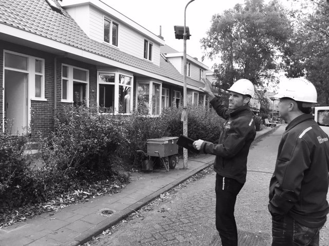 Weer een middag pumps ingeruild voor bouwlaarzen! Projectbezoek met <a href="/Heembouw/">Heembouw</a> collega <a href="/Fvlaan/">Fred Verlaan</a> bij <a href="/BobJonkheer/">Bob Jonkheer</a> in #Zaandam. Interessant en zeker ook vanuit HR goed om te zien met welke projecten we bezig zijn. #renovatie #verbinden #samenwerken #typischheembouw