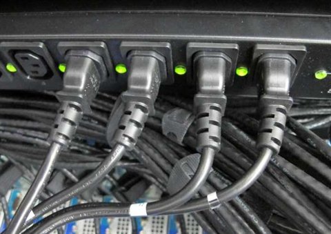 webhostingtalk's tweet photo. Is it safe to tie server power cords together?  https://t.co/1U7bLOrBGU https://t.co/rNmmGT45Rr