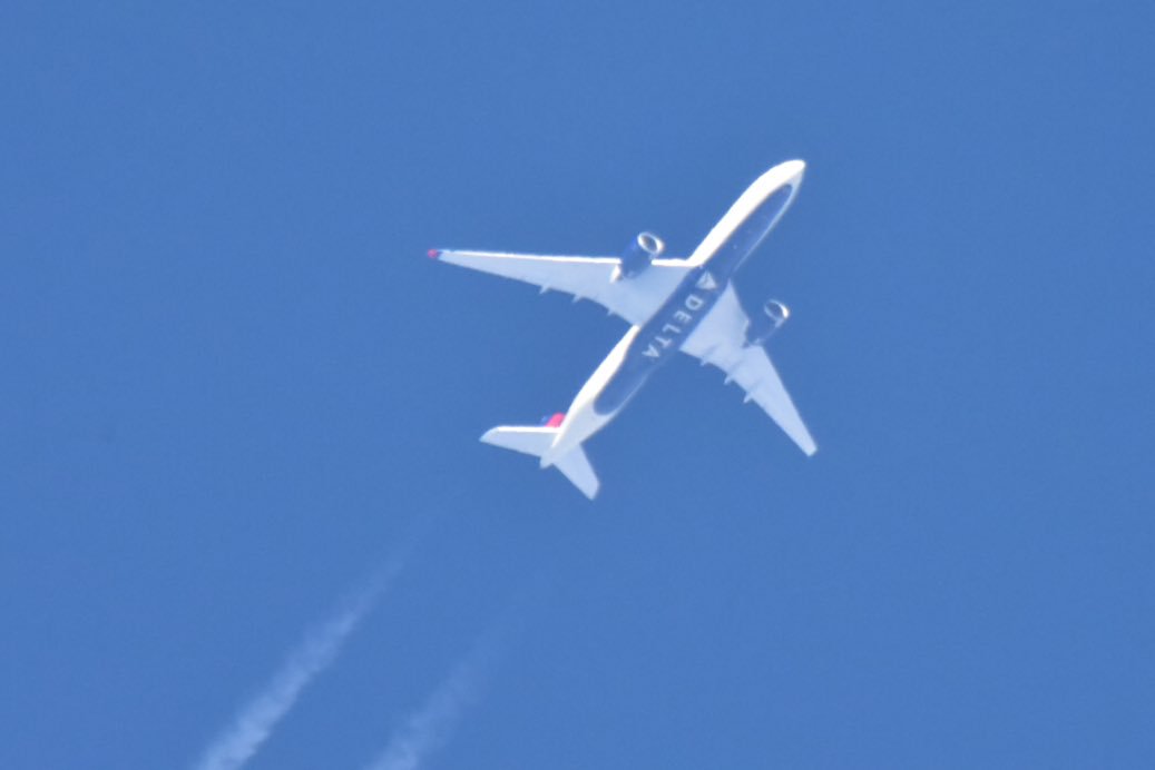 Irvine82138033's tweet photo. デルタ航空のA350!
日本への初就航を北海道上空40000ftで撮影出来ました!
機体がとても綺麗🌟
#delta
#A359
#n502dn https://t.co/Uo71vVOC4B