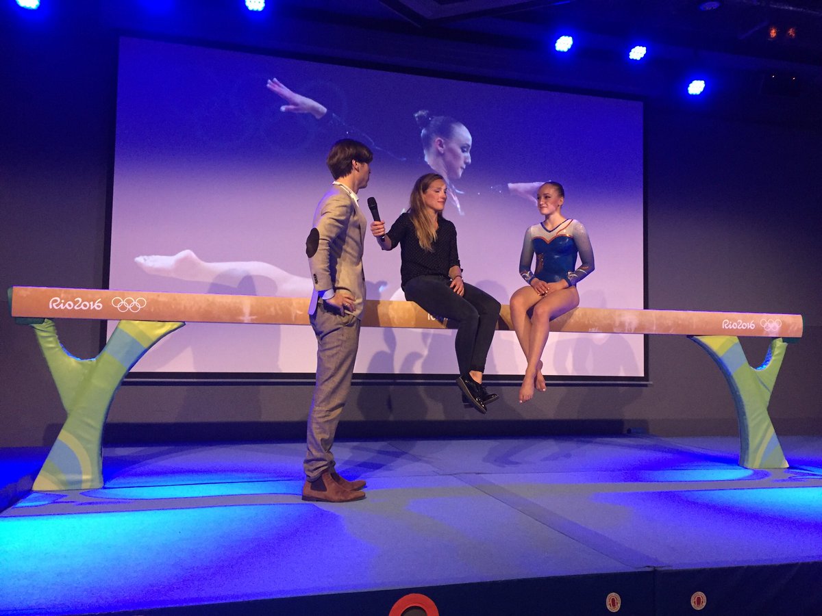 SfCFoundation's tweet photo. #goudenbalk overhandigd aan onze kersverse #ambassadrice @SWevers #digitalsportsday #rio2016 https://t.co/FzKPTJfAUg