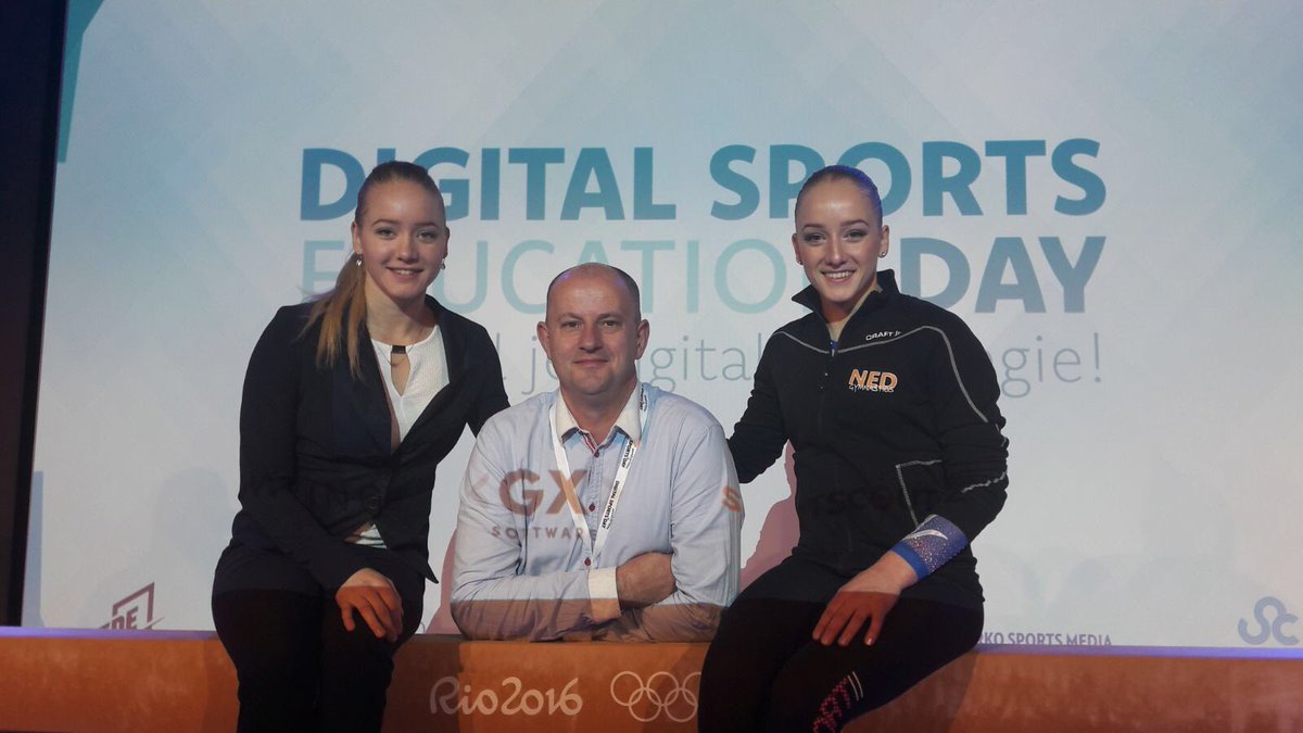 SfCFoundation's tweet photo. #goudenbalk overhandigd aan onze kersverse #ambassadrice @SWevers #digitalsportsday #rio2016 https://t.co/FzKPTJfAUg