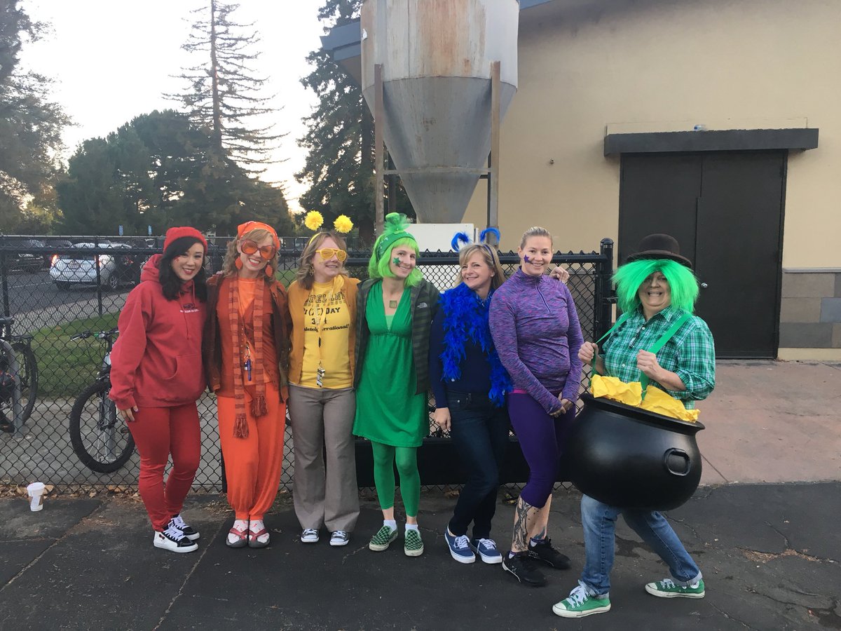 MMSMustangPride's tweet photo. Halloween Fun @MMSMustangPride #wheresthepotofgold #mandmcandy #mustangpride #CelebrateMoreland #Halloween2017 ππ»π¦πβ οΈ https://t.co/EYZU06NmgS