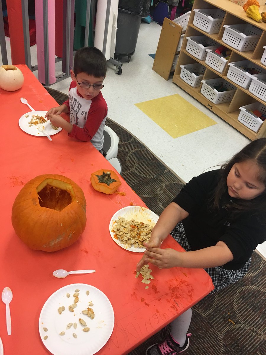 KBElementary's tweet photo. Counting pumpkin seeds can be a big task in Kindergarten @kinderhubb @KBElementary. #kbcougars #lpsleads https://t.co/JKDUDmvXsv