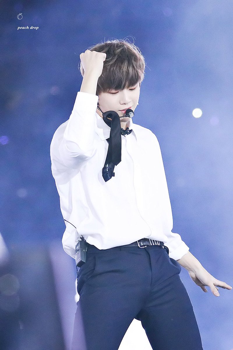 peachdrop1210's tweet photo. 안그래도 귀여운데 넥타이가 귀여움을 더해주네 🍑✨

#강다니엘 #워너원 #WANNAONE https://t.co/7ScvYkBmQA