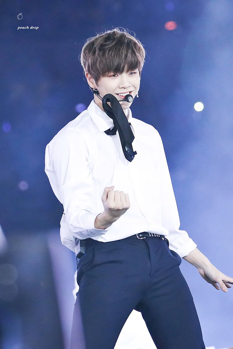 peachdrop1210's tweet photo. 안그래도 귀여운데 넥타이가 귀여움을 더해주네 🍑✨

#강다니엘 #워너원 #WANNAONE https://t.co/7ScvYkBmQA