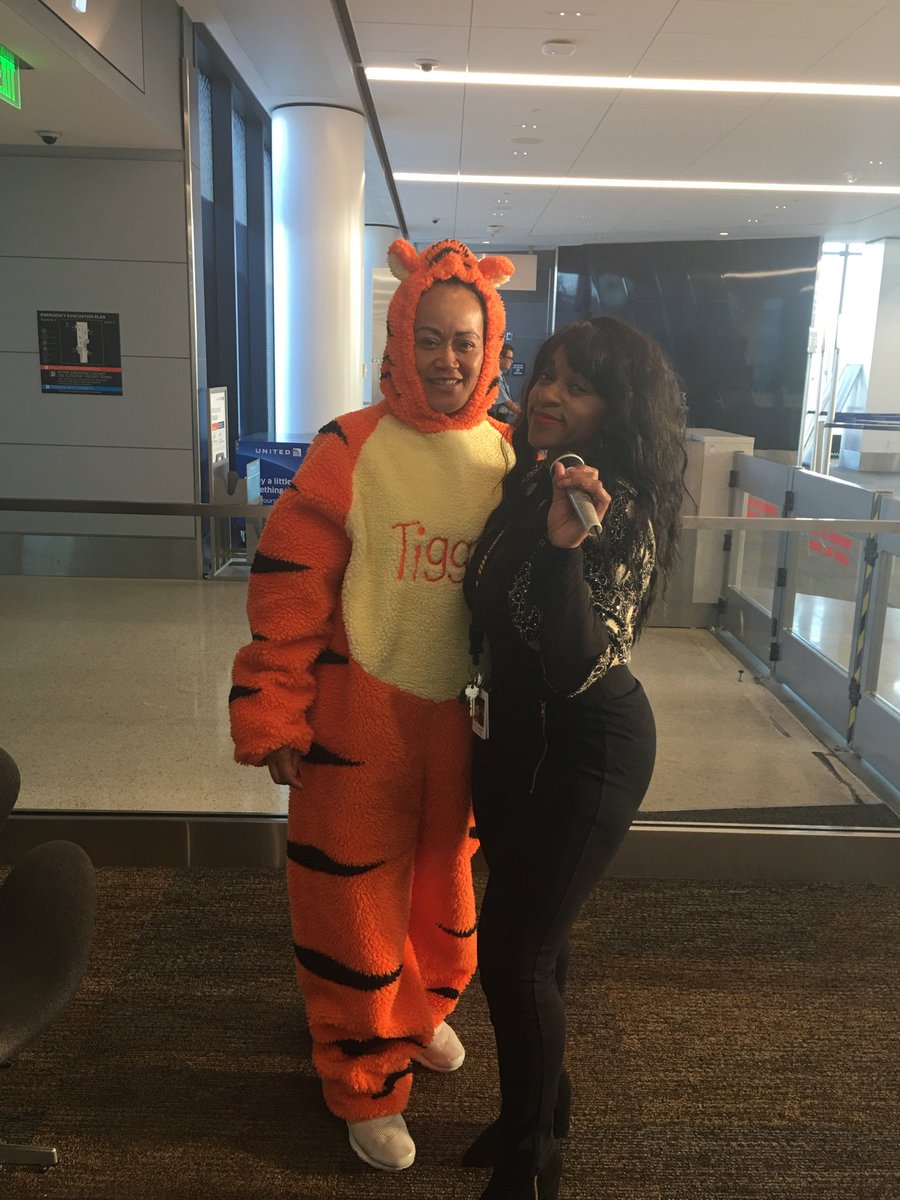 LoLoSFO17's tweet photo. Happy Halloween From SFOCS #unitedsfo #weareunited https://t.co/XOZfzFKZDW
