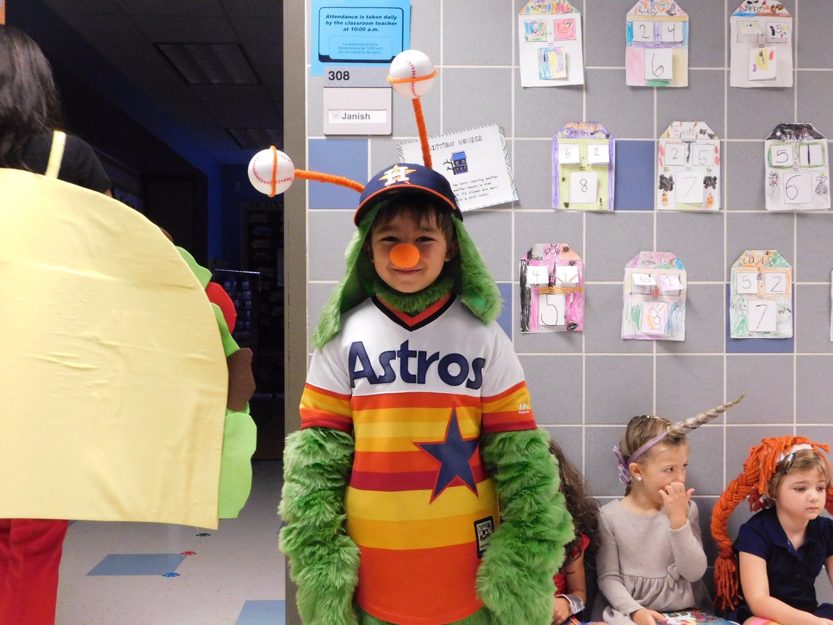 OakForestES's tweet photo. For sure the best costume of the day! @astros @HISD_Supe #TeamOFE  #TeamHISD #HoustonProud #GoAstros ⚾️💥⚾️💥⚾️💥 https://t.co/cWLXaacw9X
