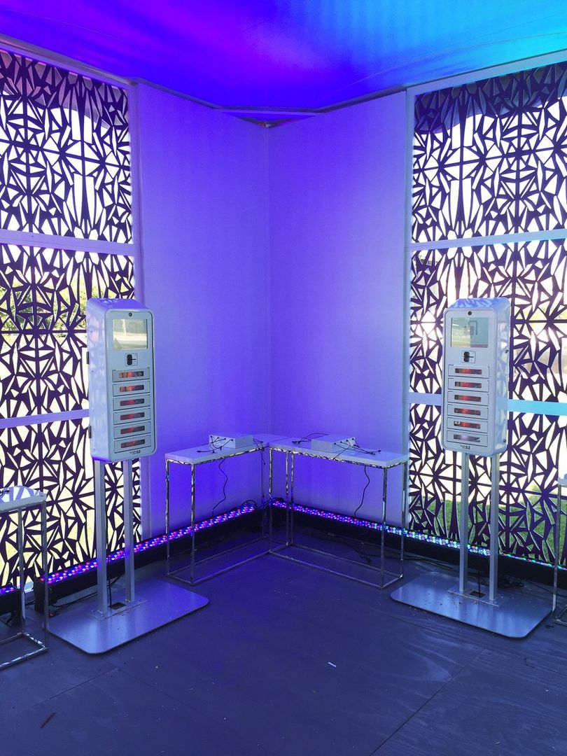 InCharged's tweet photo. Creative Layout! #ChargingStations #CellPhoneCharging #ChargingLockers https://t.co/08pr9LlM0L