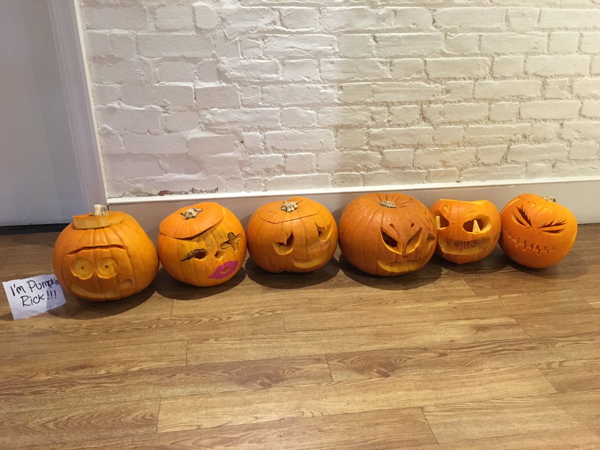 elinaPMS's tweet photo. #HappyHalloween2017 from us. Pumpkin carving results. 2nd from the left inspired by #TOWIE apparently! Far left is legendary #Pumpkinrick https://t.co/tFMVdmFqgU