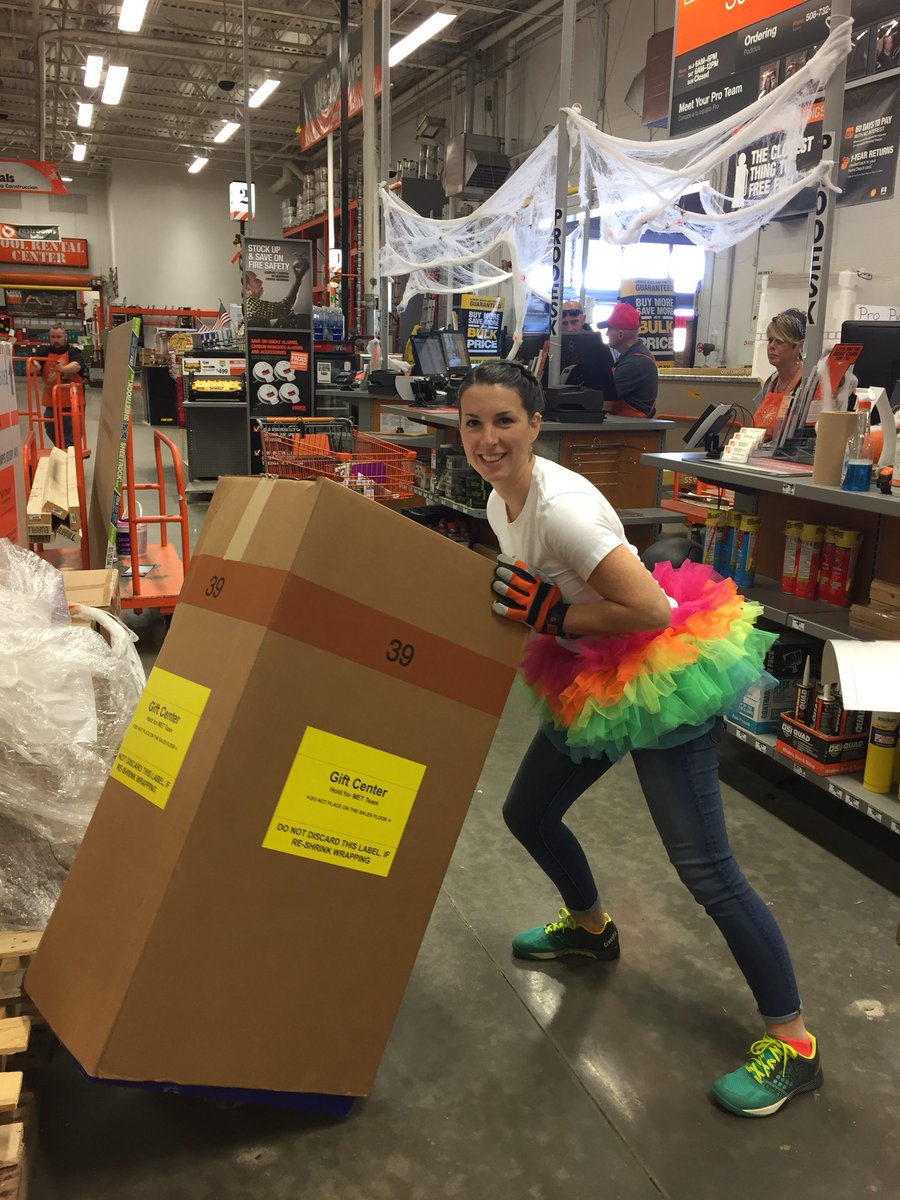 SM Taylor Toccio assisting MET with Gift Center at 2680 (Plymouth, MA).  Thank You!! 😂😂<a href="/MikeSMatias/">Mike Matias</a> <a href="/corelli189/">Lori Corelli</a> <a href="/hayes_hilton/">Colleen Hayes-Hilton</a> <a href="/TayToch/">Taylor Tocchio</a>