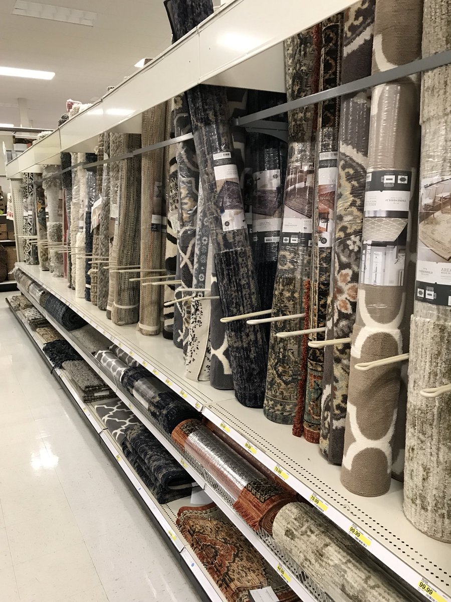 jennkallman's tweet photo. Operation fill the floor. Just purged rugs today. #operationftf #t1882 #readytosell #teamworkmakesthedreamwork https://t.co/NONun3bxj4