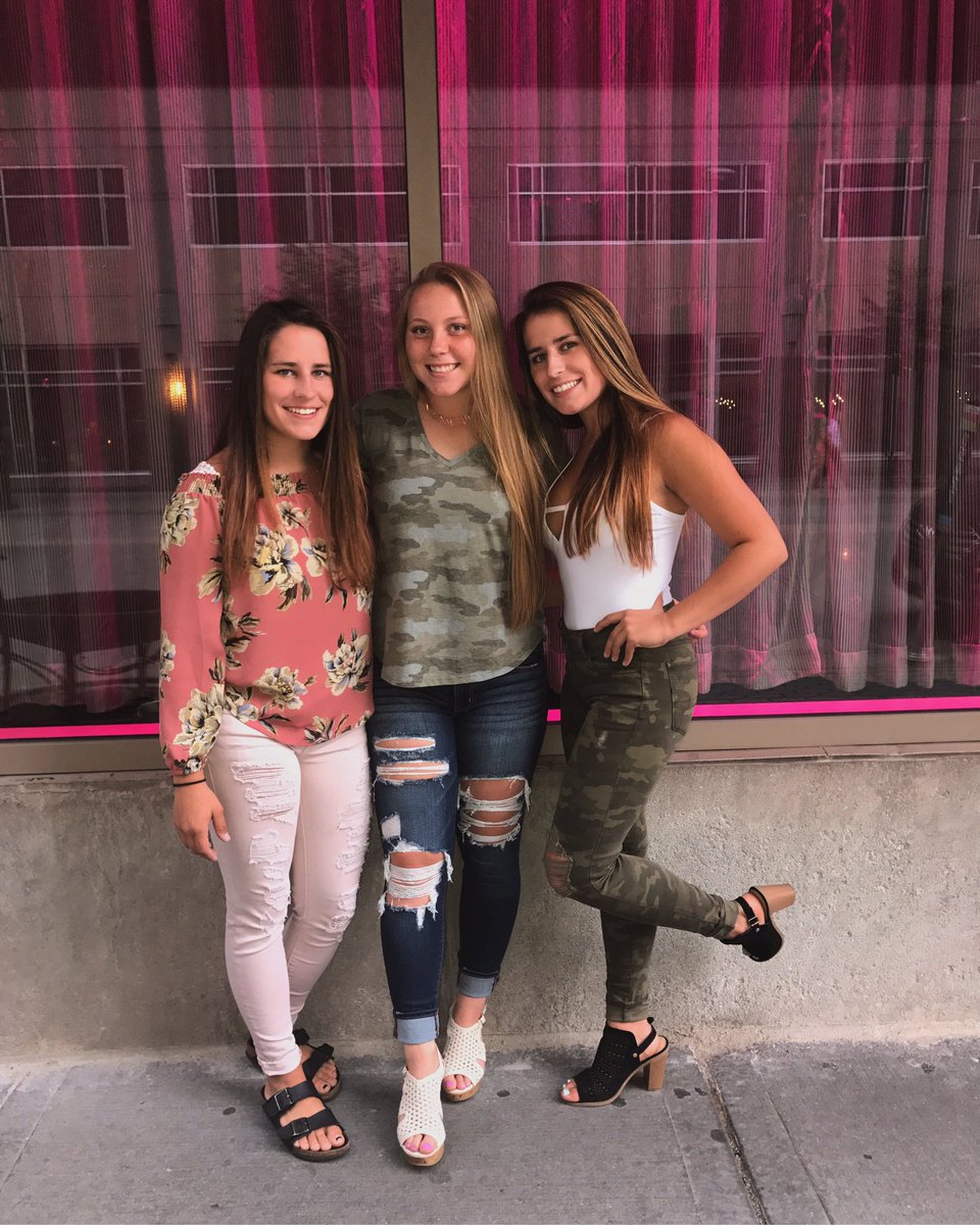 Ash_Stepaniak's tweet photo. Happy Birthday ladies!! I love you both to the moon and back 💛🎃 have a great day my loves 😻🎉💋💗 https://t.co/OcxLK77ygh