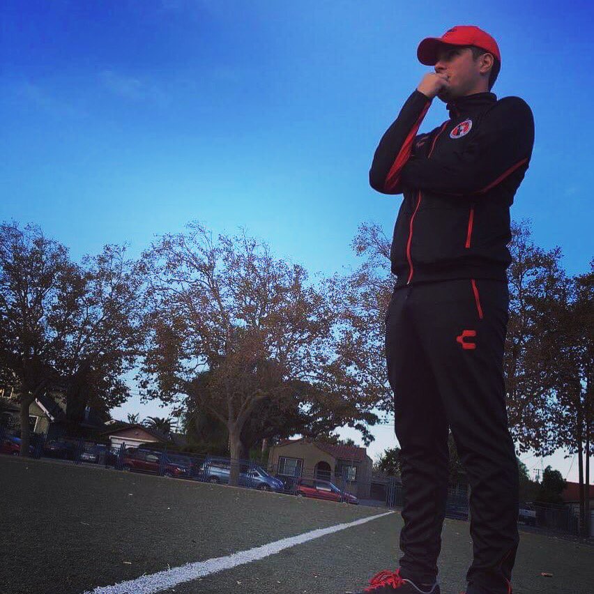 GaboSotelo05's tweet photo. ¿Qué les parece mi disfraz de D.T de los @Xolos #misestimados? #FuerzaTijuas #XFFX https://t.co/6Tgpf56e1o