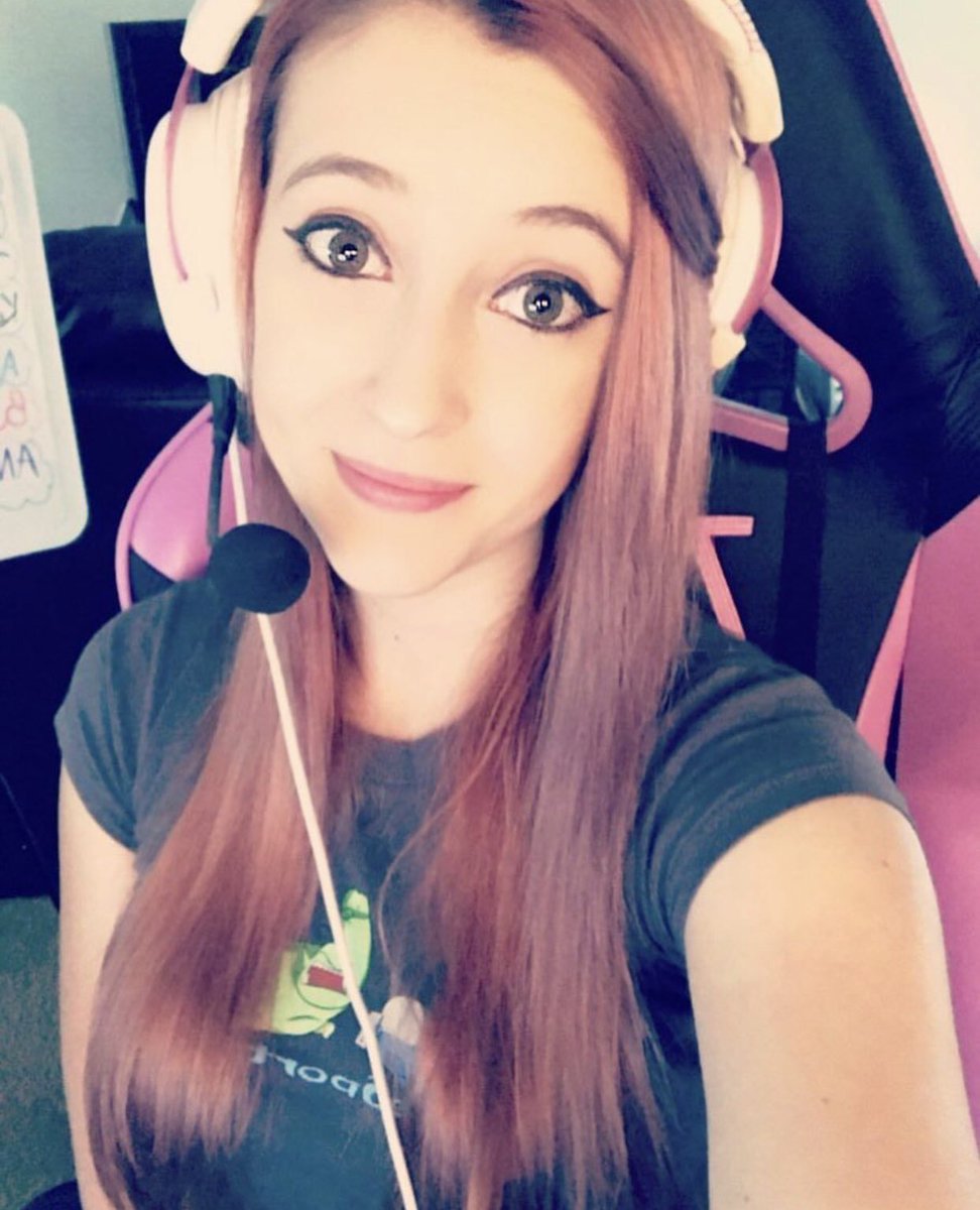 LadiesStarcraft's tweet photo. Today’s feature is @realhorsemaster! She’s a Platinum league Protoss player! She streams too! Check her out at https://t.co/6nAv9iu04y https://t.co/y2PG0ankkN