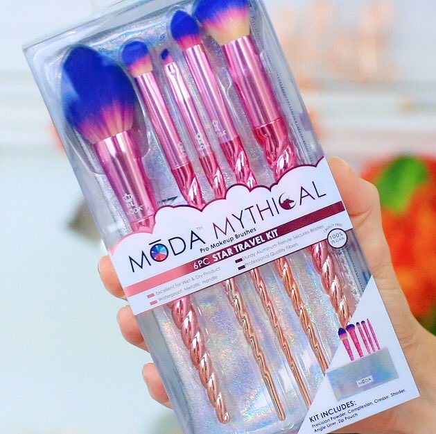 BrittMarieYT's tweet photo. Check out my #UnicornMakeup I created with the #MODAmythical Star Travel Kit from @ModaBrush! Available at @walmart #ad @royallangnickel 🦄 https://t.co/b4KihYTghR