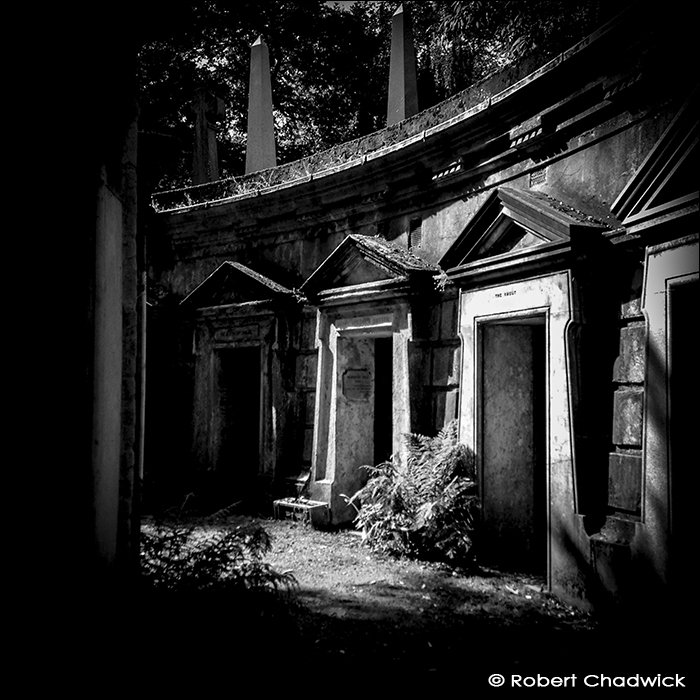 RobertChadwick_'s tweet photo. #HighgateCemetery one of the #FilmingLocations used in the #HammerHorror #TasteTheBloodOfDracula #HappyHalloween2017 #FineArtPhotography #N6 https://t.co/U9O41da65p