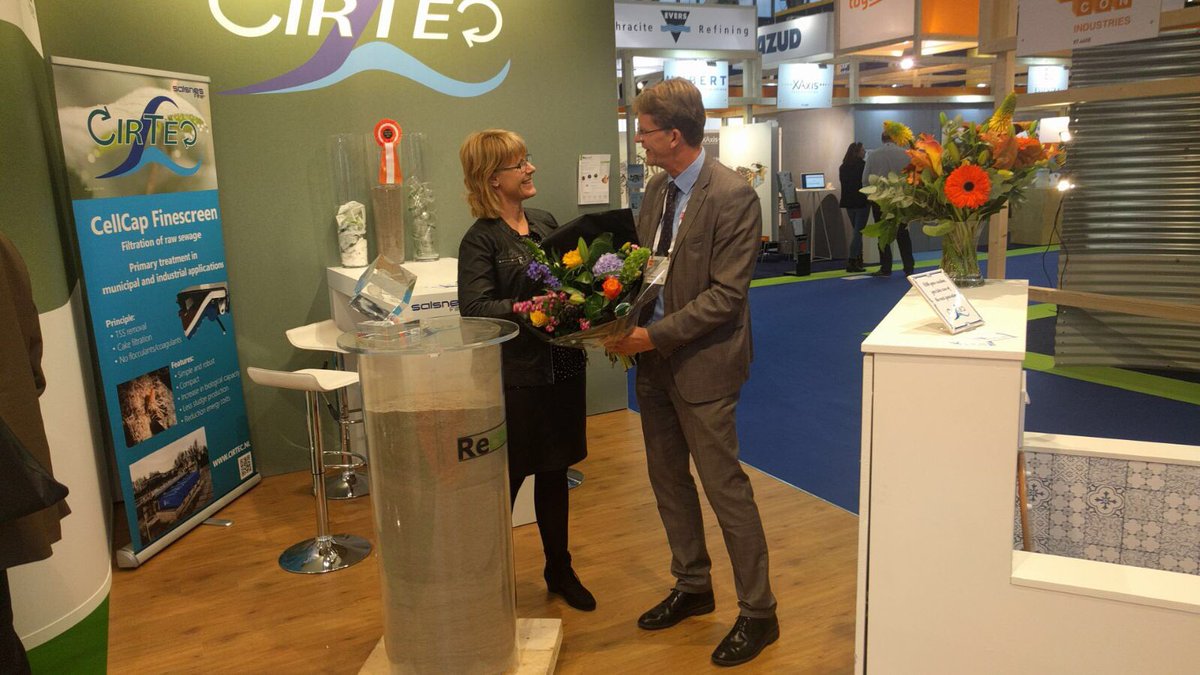 Congrats by Hein Molenkamp of <a href="/WaterAllianceNL/">Water Alliance</a> to the #winner of the #innovation AWARD 2017 <a href="/Aquatech/">Aquatech</a> <a href="/CirTecBV/">CirTec bv</a> @KNNCellulose #Cellvation